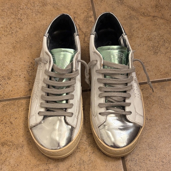 P448 Shoes - P448 John Low-top sneakers in Metallic Green and Silver